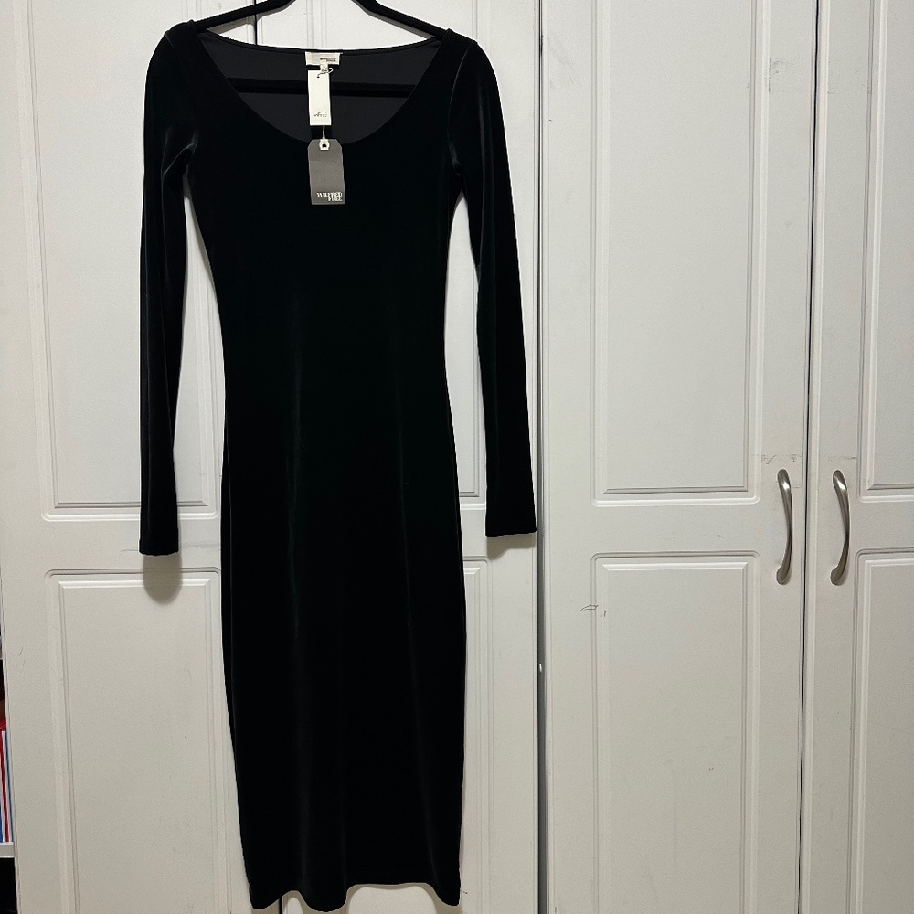 NWT Aritzia Wilfred Free Anouck Dress Black Velvet S